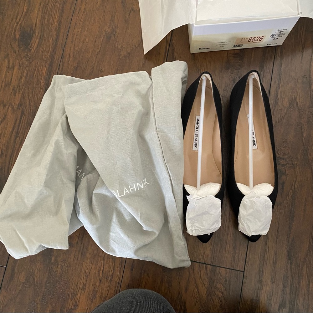 New Manolos Blahnik Hangisi Black Flats 38